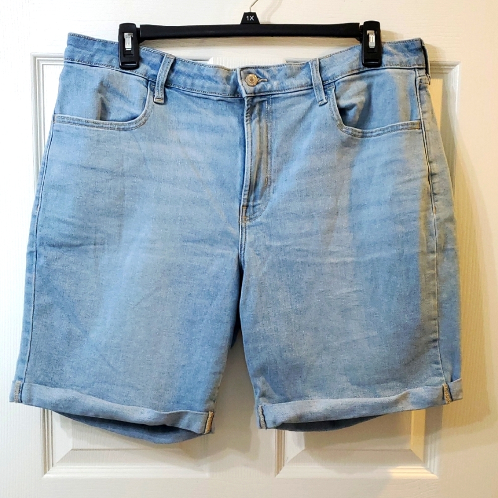Old Navy Blue Jean Shorts Classic Fit Size 18